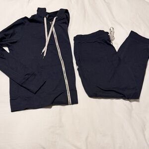 Vuori Halo Hoodie and Jogger Set Size Small (hoodie) and Medium (jogger)